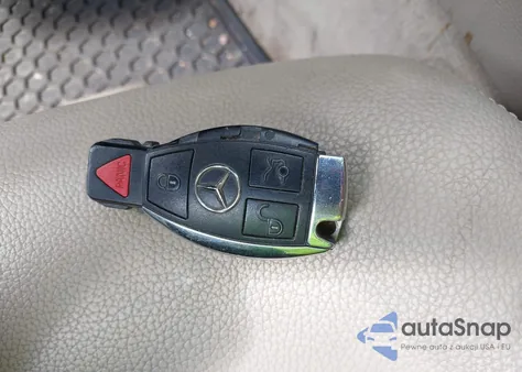 2012 Mercedes-Benz E 350 4Matic z USA, uszkodzony, nr VIN WDDHF8JB9CA598092